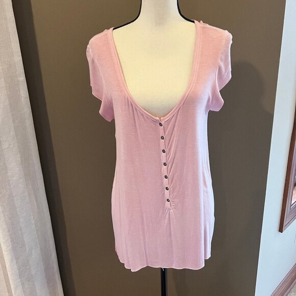 Soft Pink Low cut V-neck Soft & Sexy American Eagle Short Sleeve, Size Medium - Picture 1 of 7